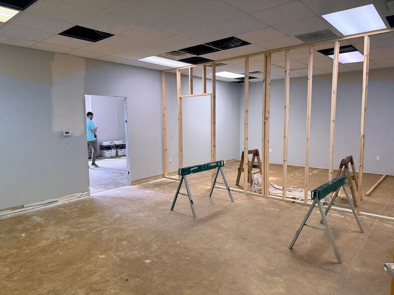 More Photos Of 1001 Arboretum Dr, Waunakee Flex For Lease