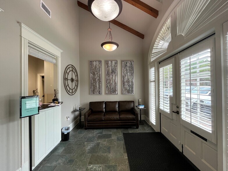 More Photos Of 2161 Quail Run, Baton Rouge Serviced Offices For Sale