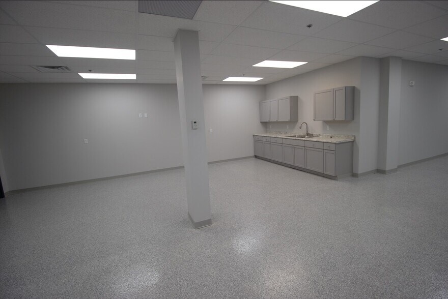 More Photos Of 1390 Mt Read Blvd, Rochester Manufacturing For Lease