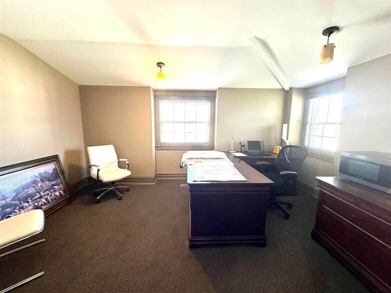 More Photos Of 701 Winchester Ave, Ashland Office For Sale