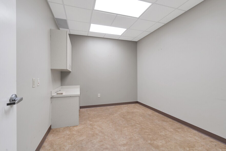 More Photos Of 4385 Johns Creek Pky, Suwanee Medical For Lease