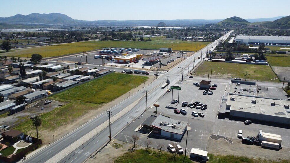 More Photos Of Cedar @ Santa Ana Ave, Bloomington Land For Lease