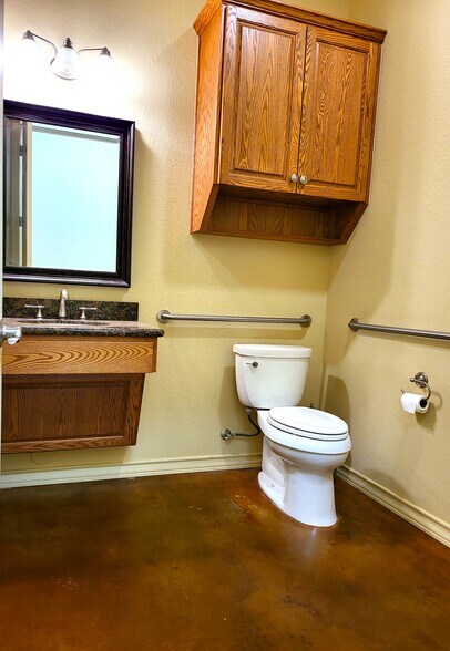 More Photos Of 701 W Highway 290, Dripping Springs Office For Lease