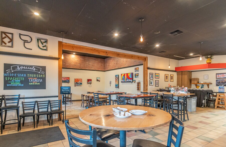 More Photos Of 64670 Strickler Ave, Bend Storefront For Sale