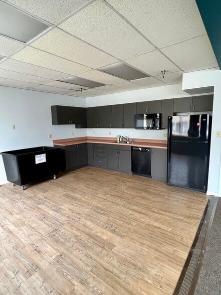 More Photos Of 6841 N Rochester Rd, Rochester Hills Unknown For Lease
