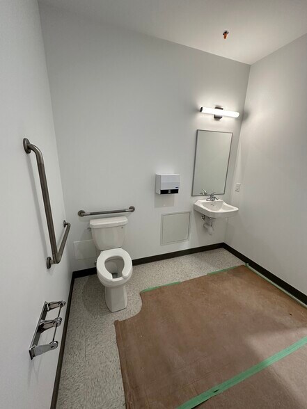 More Photos Of 12 Heatherglen Pl, Calgary Manufacturing For Lease