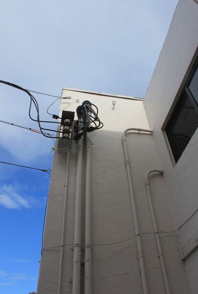 More Photos Of 2475 Hollywood Blvd, Hollywood Office For Lease