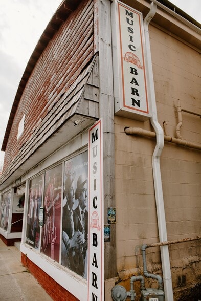 More Photos Of 920 S Chapman St, Greensboro Storefront For Lease
