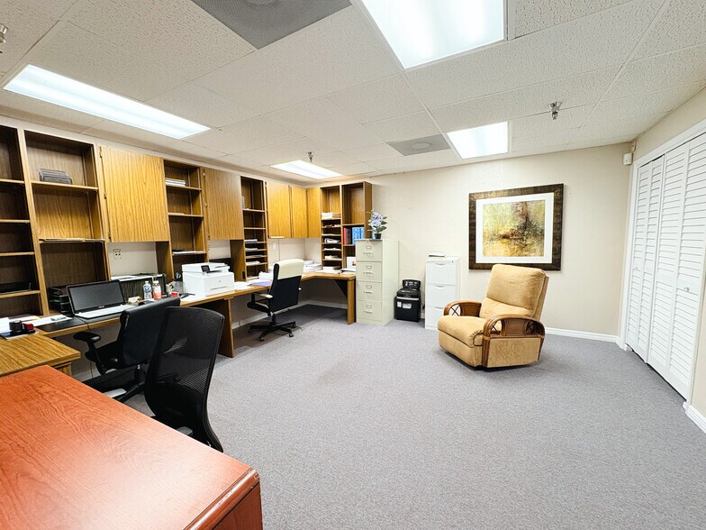 More Photos Of 12165 Metro Pky, Fort Myers Light Manufacturing For Sale