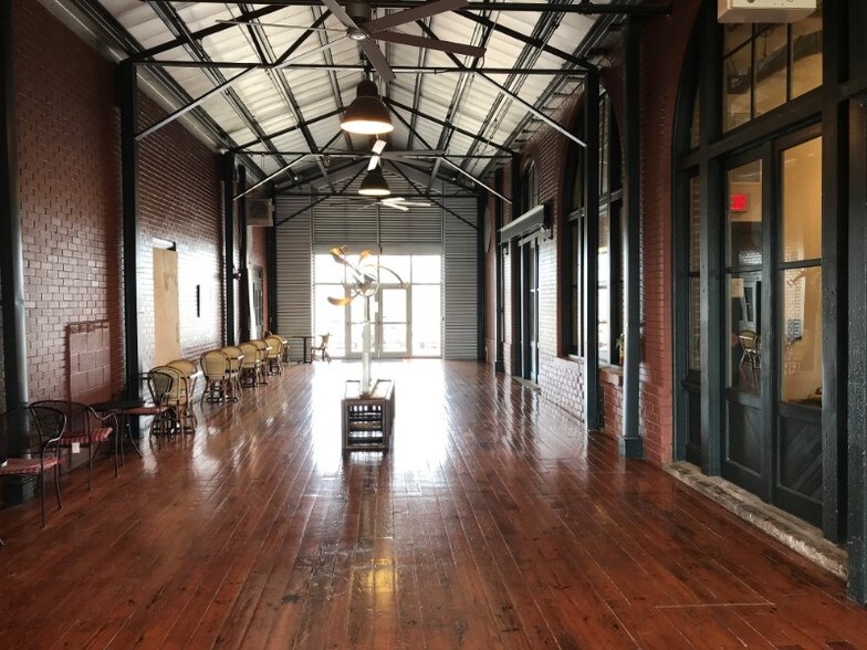 More Photos Of 8300 Earhart Blvd, New Orleans Loft Creative Space For Lease