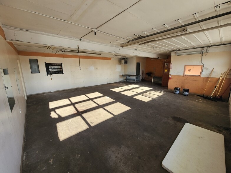 More Photos Of 2177 State St, Columbus Auto Repair For Lease