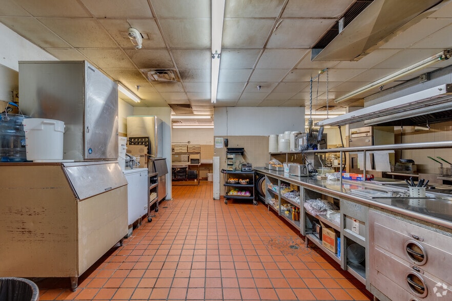 More Photos Of 2101 S Meridian Ave, Oklahoma City Hotel For Sale