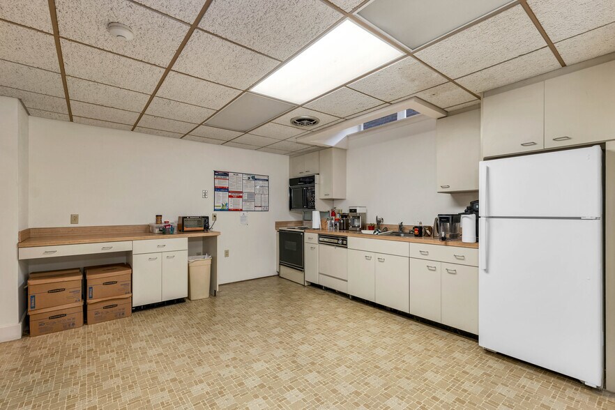 More Photos Of 68 Lyme Rd, Hanover Office Residential For Sale