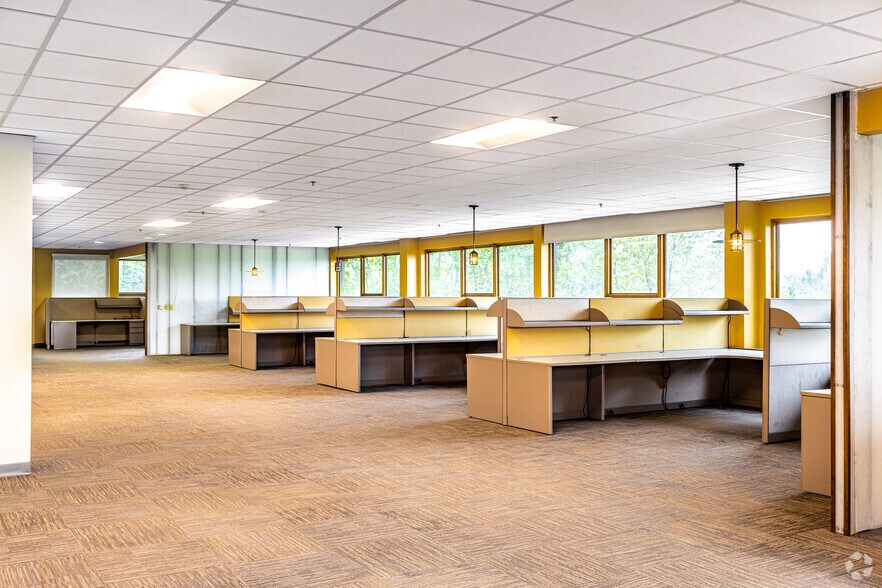 More Photos Of 25501 W Valley Pky, Olathe Unknown For Lease