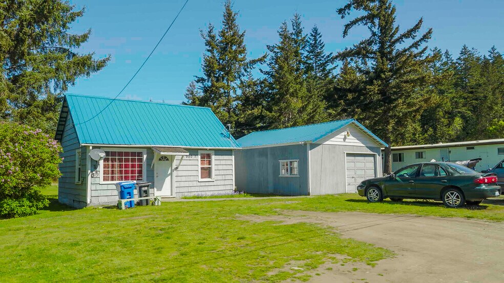 More Photos Of 900 NE 24th Ln, Oak Harbor Service For Sale