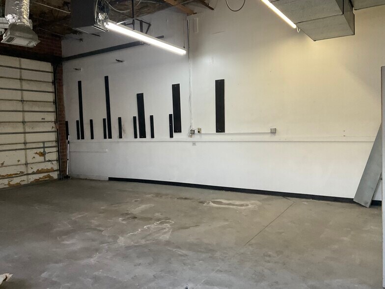 More Photos Of 7388 S Revere Pky, Centennial Showroom For Lease