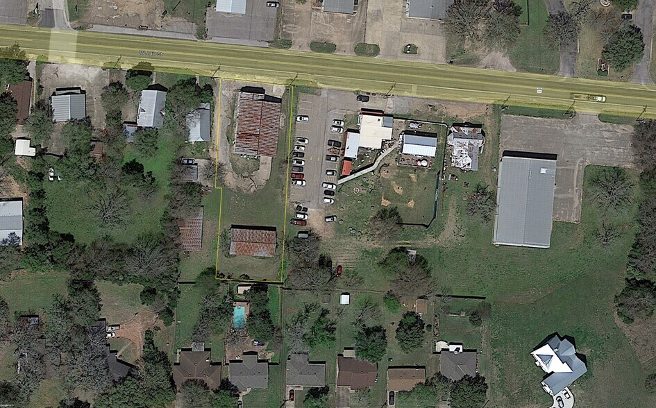 Primary Photo Of 1413 W Main St, Brenham Flex For Sale