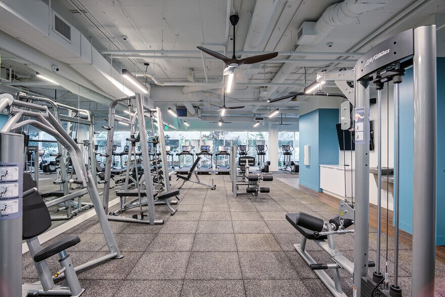 More Photos Of 2255 Glades Rd, Boca Raton Office For Lease