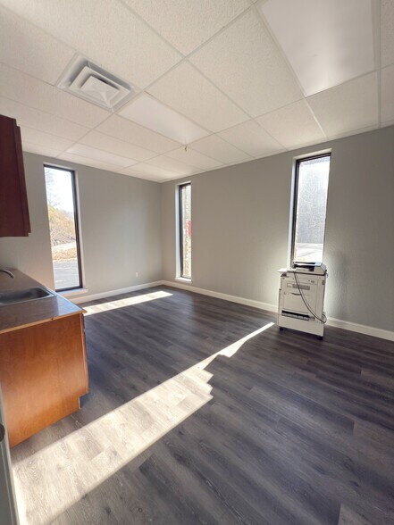 More Photos Of 1030 Wintergap Rd, Oliver Springs Office For Sale