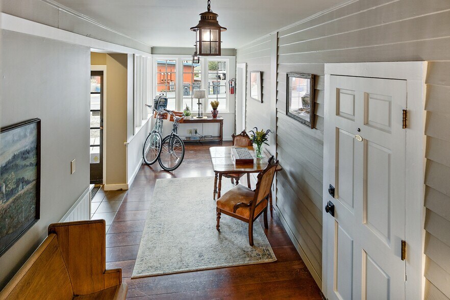 More Photos Of 240 E California St, Jacksonville Hotel For Sale