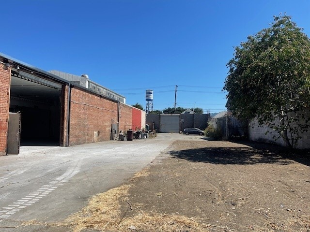 More Photos Of 2960 Chapman St, Oakland Warehouse For Lease