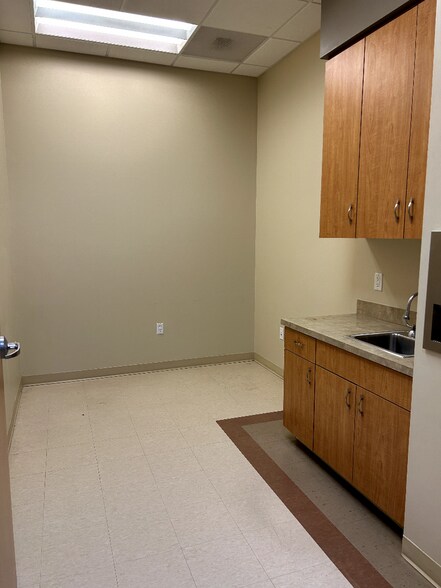 More Photos Of 1616 FM 685, Pflugerville General Retail For Sale