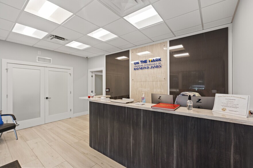 More Photos Of 3655 N Dixie Hwy, Oakland Park General Retail For Sale