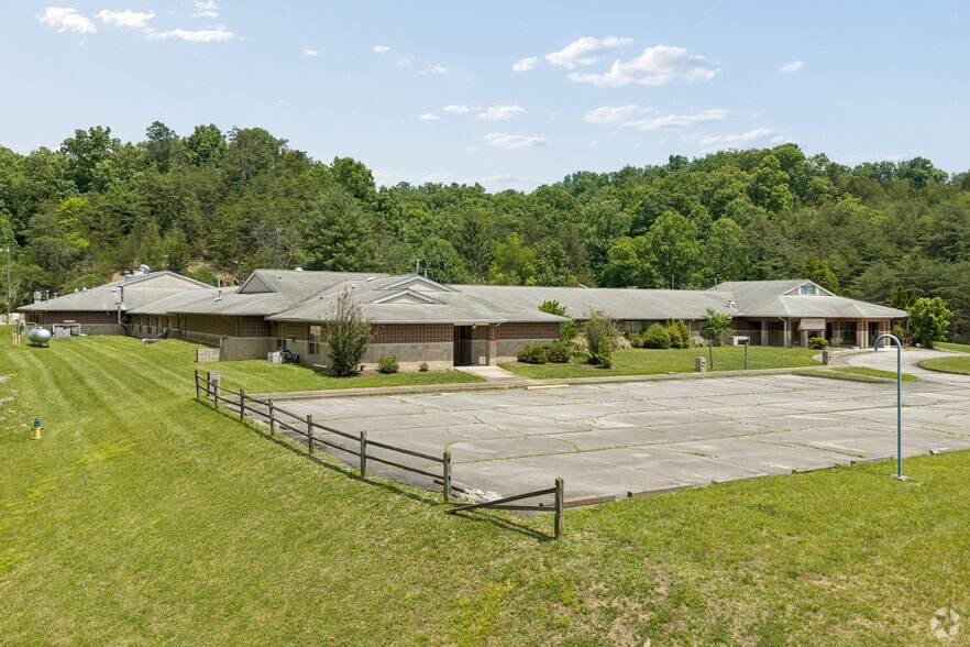More Photos Of 250 Belle Brook Rd, Bristol Congregate Senior Housing For Sale