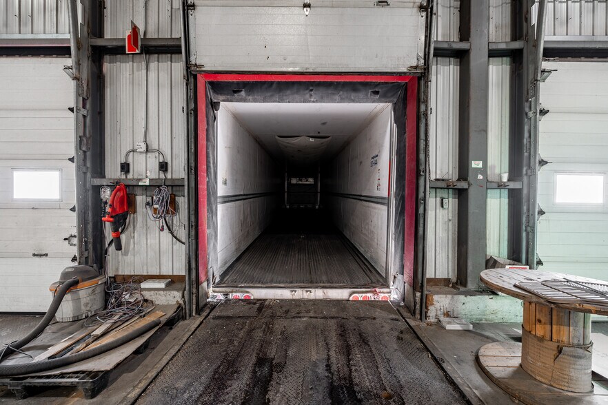 More Photos Of 500 Montée Labossière, Vaudreuil-dorion Service For Sale
