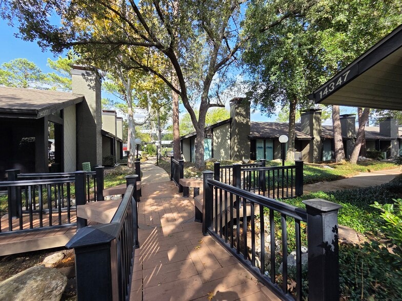 More Photos Of 14343 Torrey Chase Blvd, Houston Office For Sale