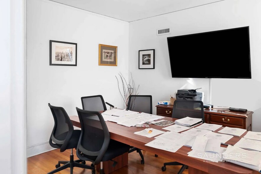 More Photos Of 70 Main St, Southampton Restaurant For Sale