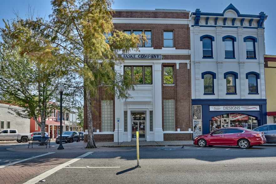 Primary Photo Of 114 E Alamo St, Brenham Office For Sale