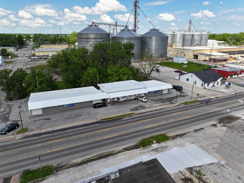 More Photos Of 104 N Orange St, Butler Freestanding For Lease