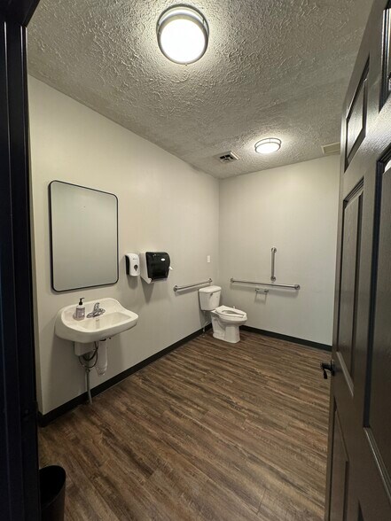 More Photos Of 752-764 W Market St, Akron Unknown For Lease