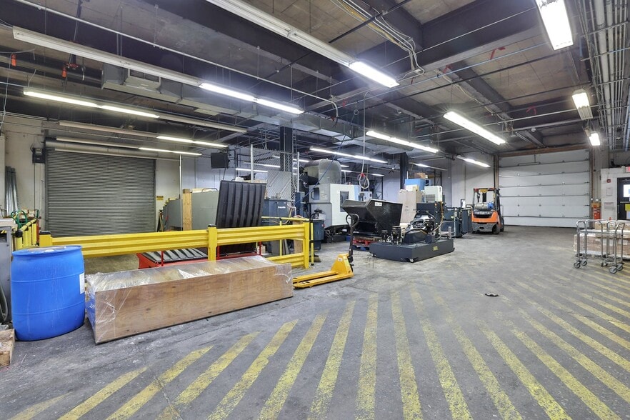 More Photos Of 16 Harrison Ave, Yonkers Warehouse For Lease