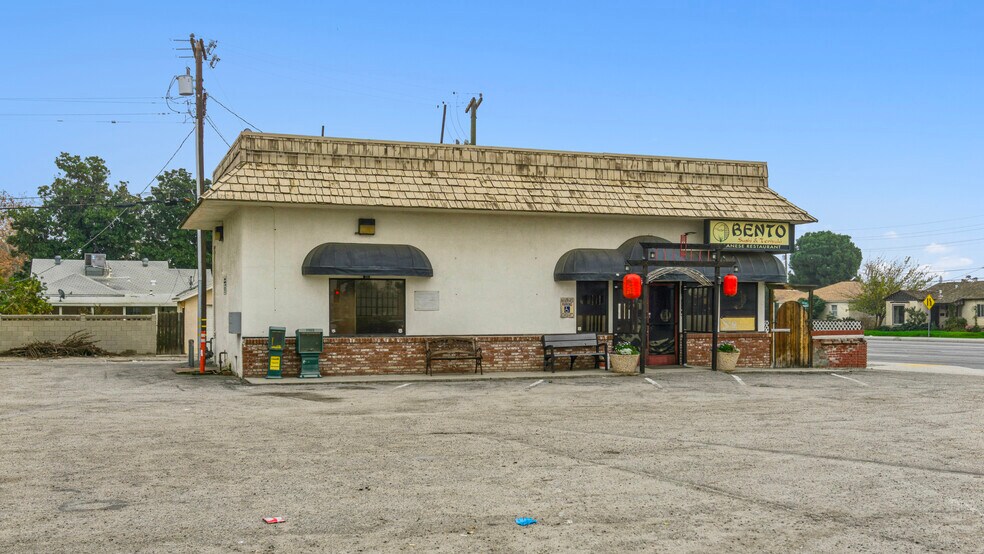 More Photos Of 1656 Oak St, Bakersfield General Retail For Lease
