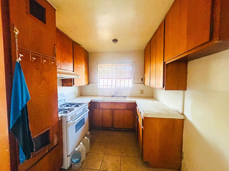 More Photos Of 980 Yale St, Los Angeles Apartments For Sale