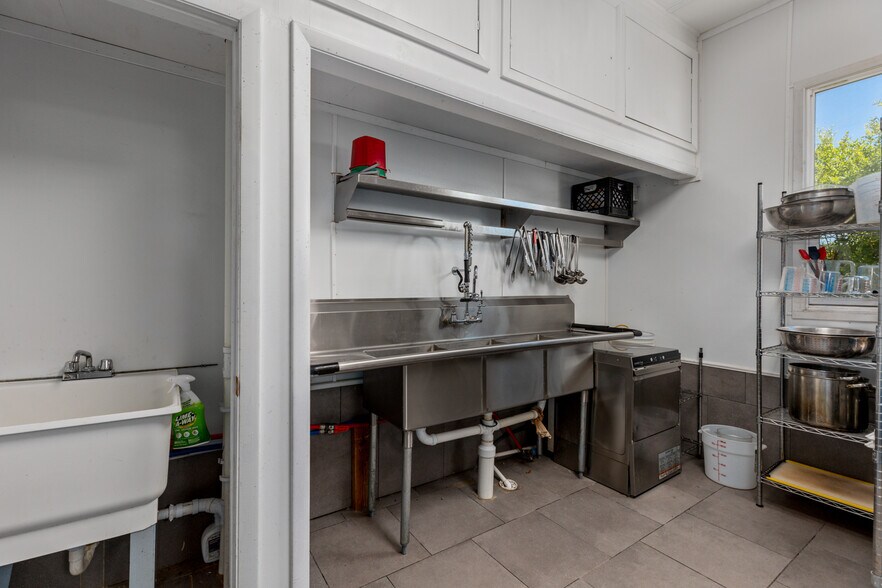 More Photos Of 206 W Spruce St, Gillespie Religious Facility For Sale