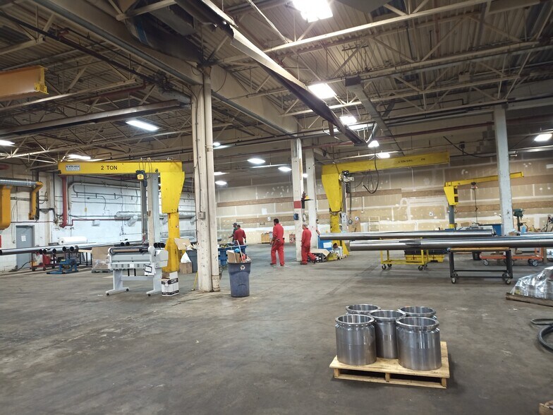More Photos Of 4357 54 Av SE, Calgary Warehouse For Lease