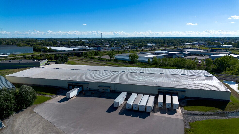 More Photos Of 311 N Linwood Ave, Appleton Warehouse For Lease