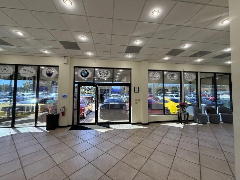 More Photos Of 13001 N Florida Ave, Tampa General Retail For Lease