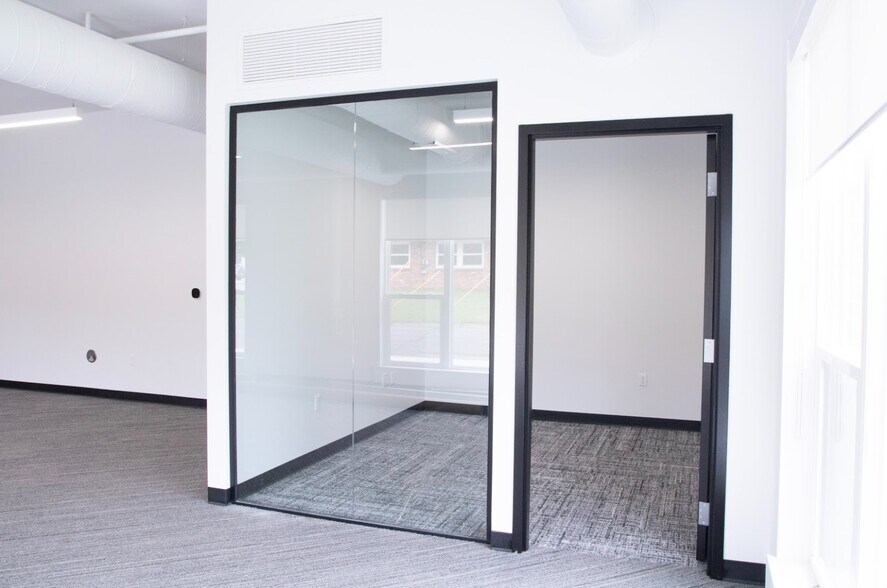 More Photos Of 27 S Squirrel Rd, Auburn Hills Coworking Space