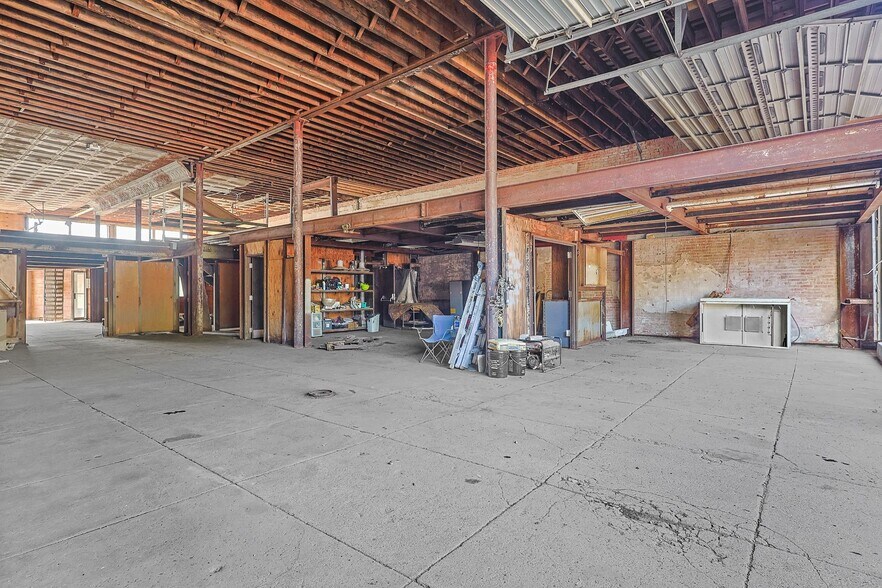 More Photos Of 125 S Waco St, Hillsboro Office For Sale
