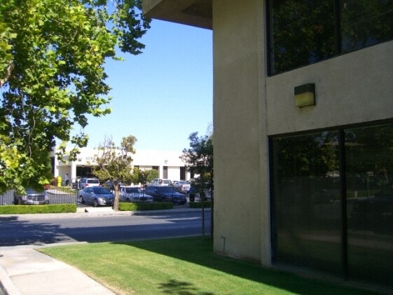 More Photos Of 4600 American Ave, Bakersfield Office For Lease