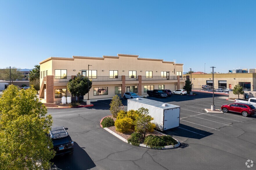 More Photos Of 7080 La Cienega St, Las Vegas Office For Sale