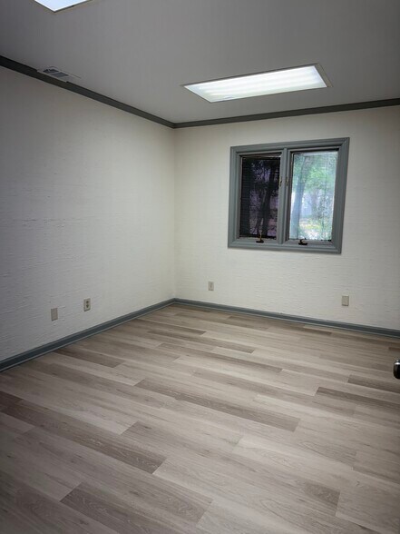 More Photos Of 7373 Hodgson Memorial Dr, Savannah Office For Lease