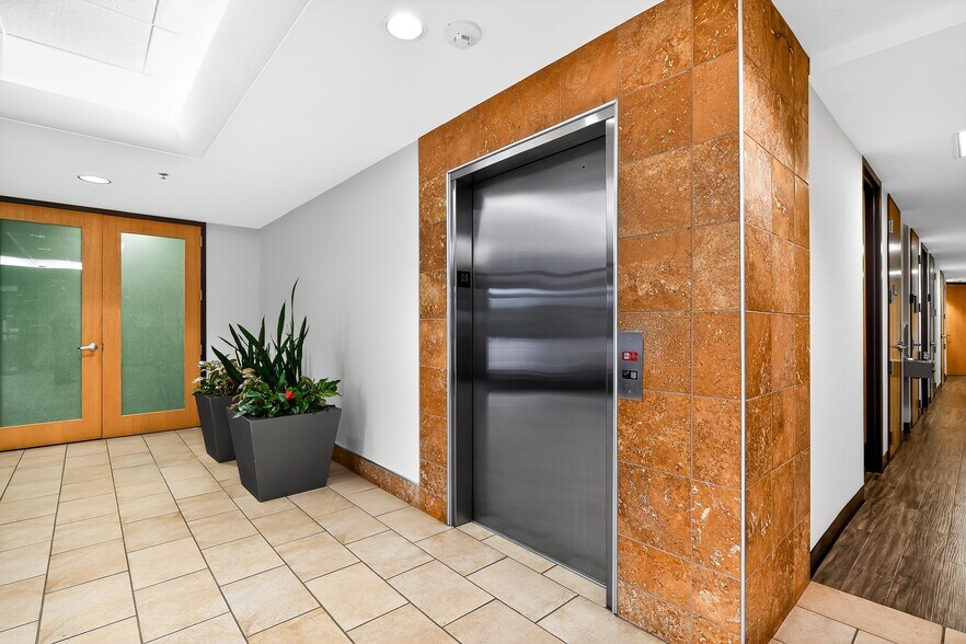 More Photos Of 8888 Ladue Rd, Ladue Medical For Lease