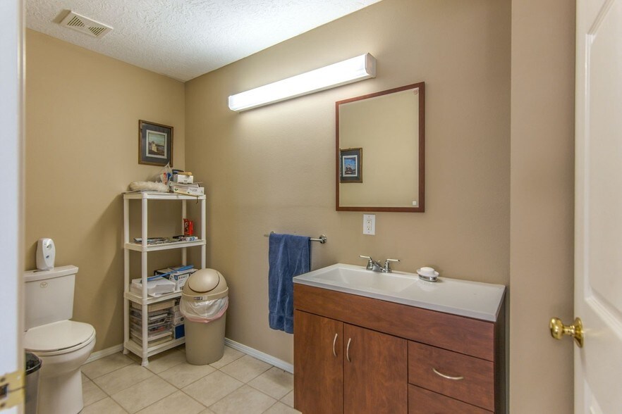 More Photos Of 13939 Old Texaco Rd, Conroe Warehouse For Sale