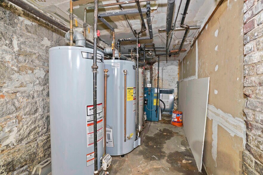 More Photos Of 296 Grand St, Brooklyn Apartments For Lease