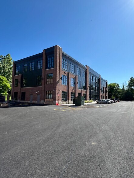 More Photos Of 800 Creek View Rd, Newark Office For Lease